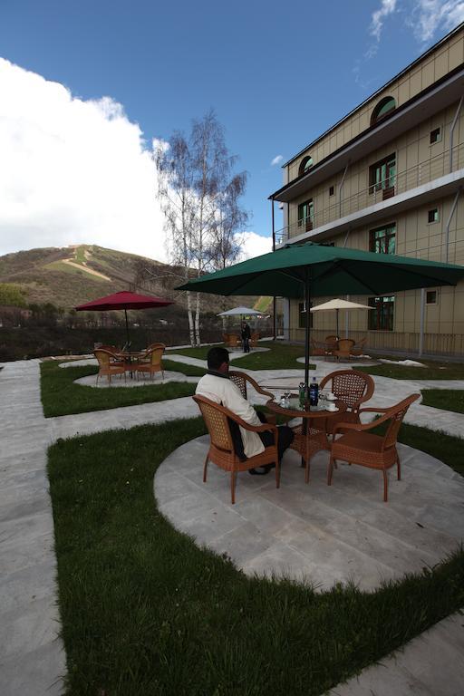 Nairi Hotel Джермук Екстериор снимка